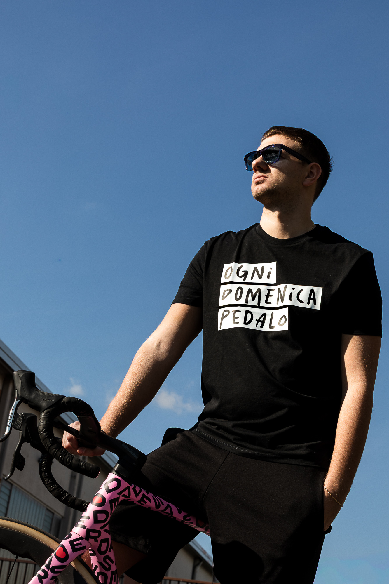 de-rosa-2026-ogni-domenica-pedalo-t-shirt-t-shirt-noir-cyclisme image 2