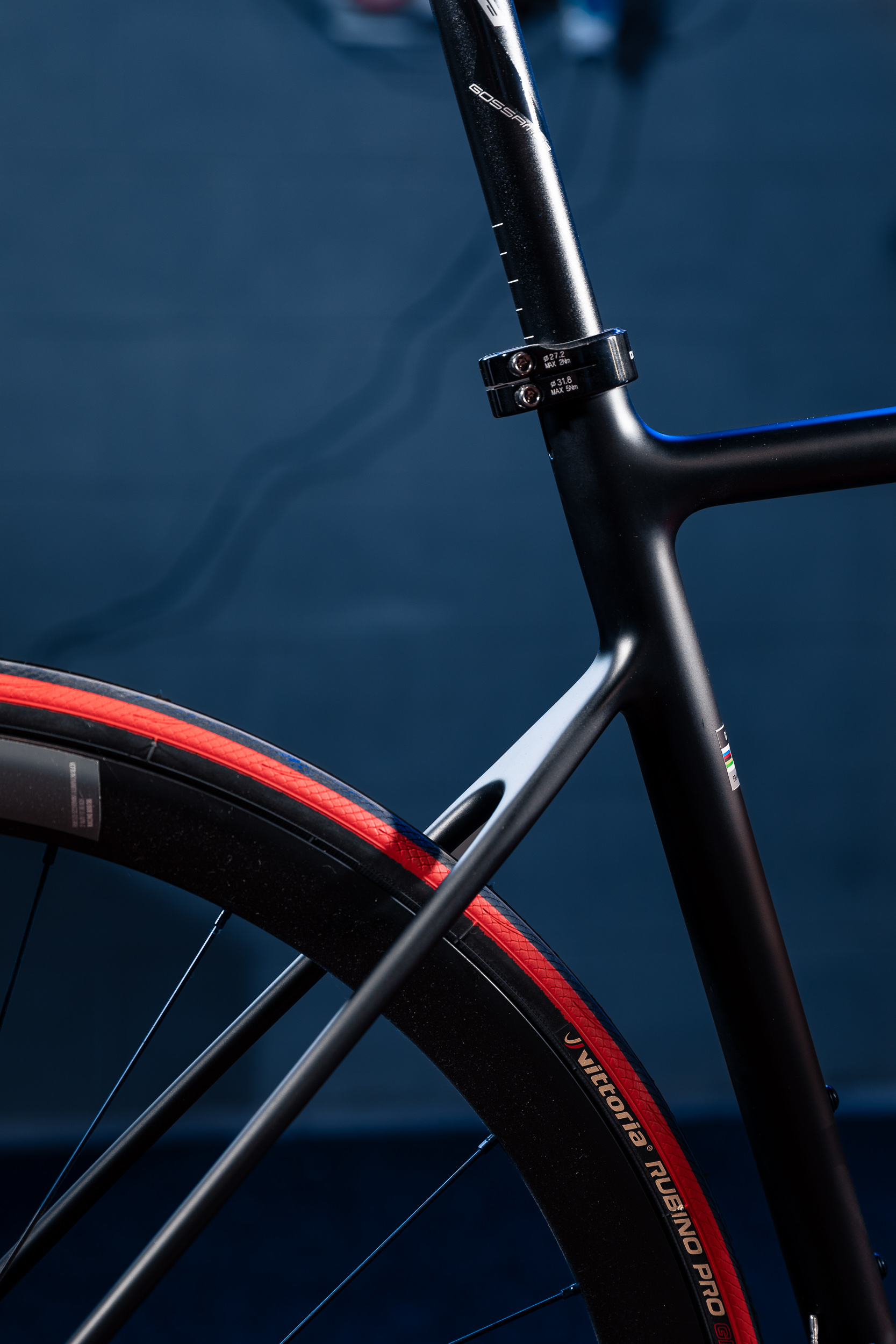 de-rosa-838-stranger-red-v-lo-course-dition-shop-2024 image 2