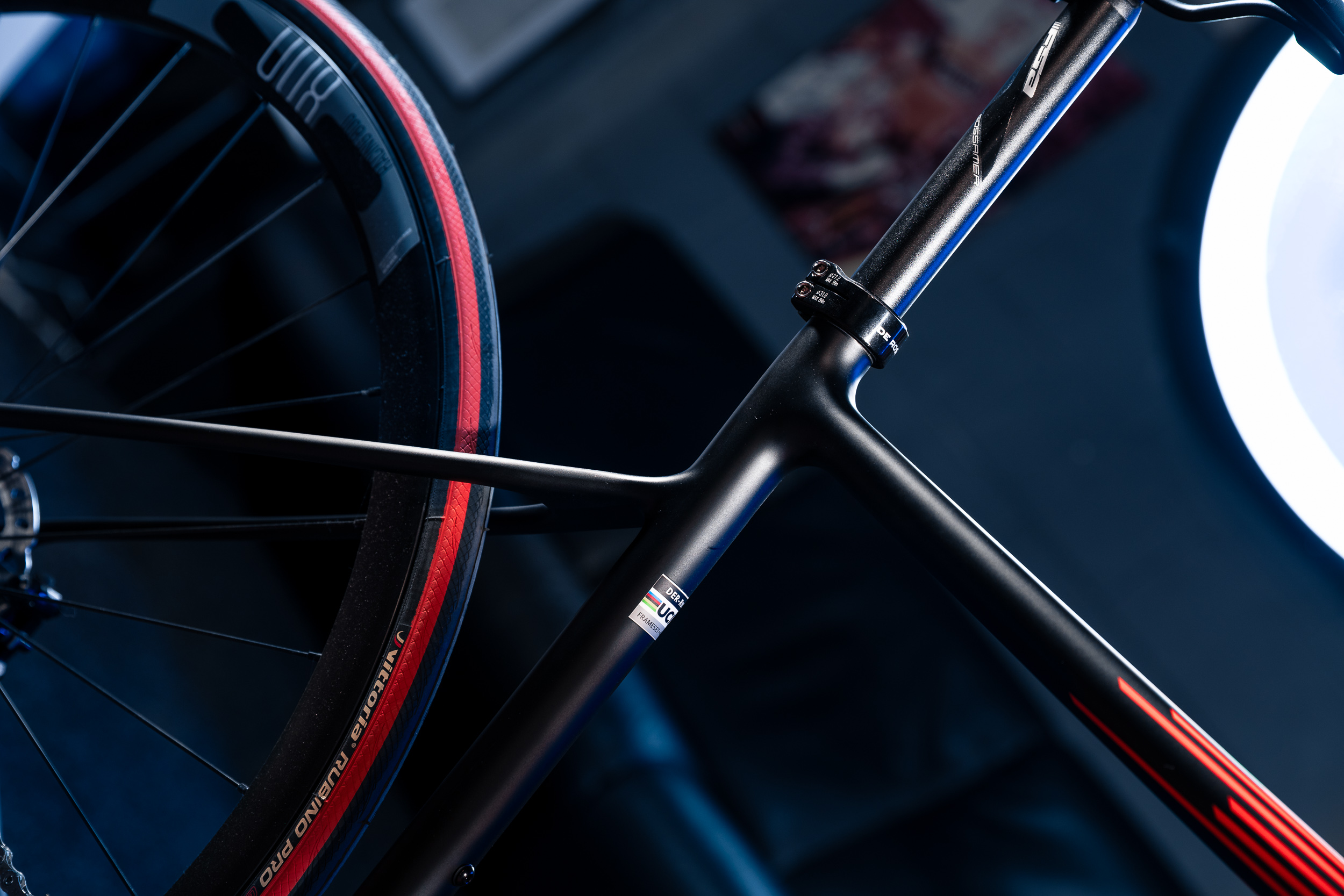 de-rosa-838-stranger-red-v-lo-course-dition-shop-2024 image 6