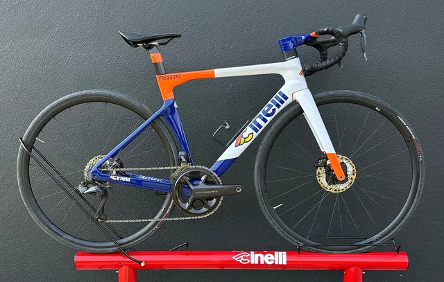 cinelli-pressure-ultegra-di2-taille-s-v-lo-route-carbone image 1