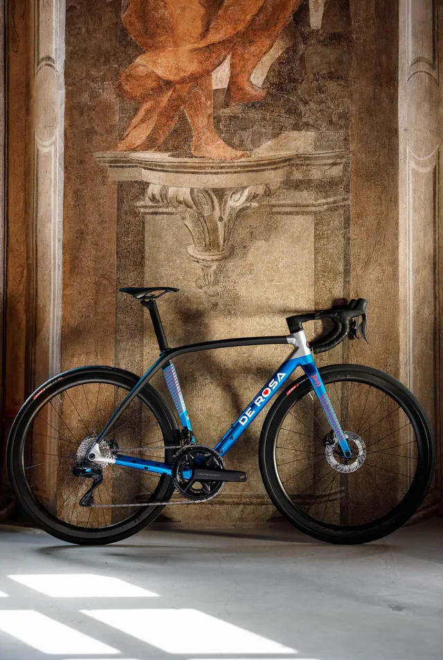 de-rosa-idol-v-lo-route-h-ritage-20-ans image 1
