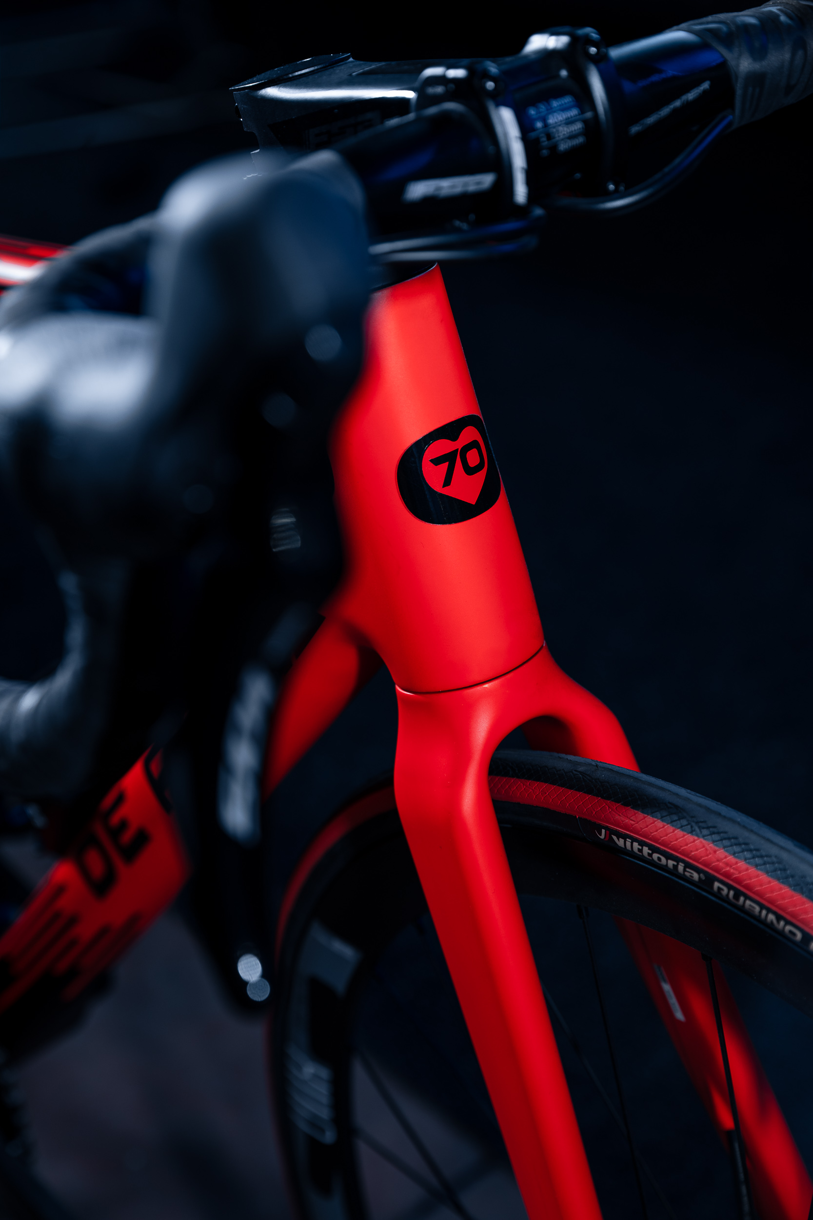 de-rosa-838-stranger-red-v-lo-course-dition-shop-2024 image 3