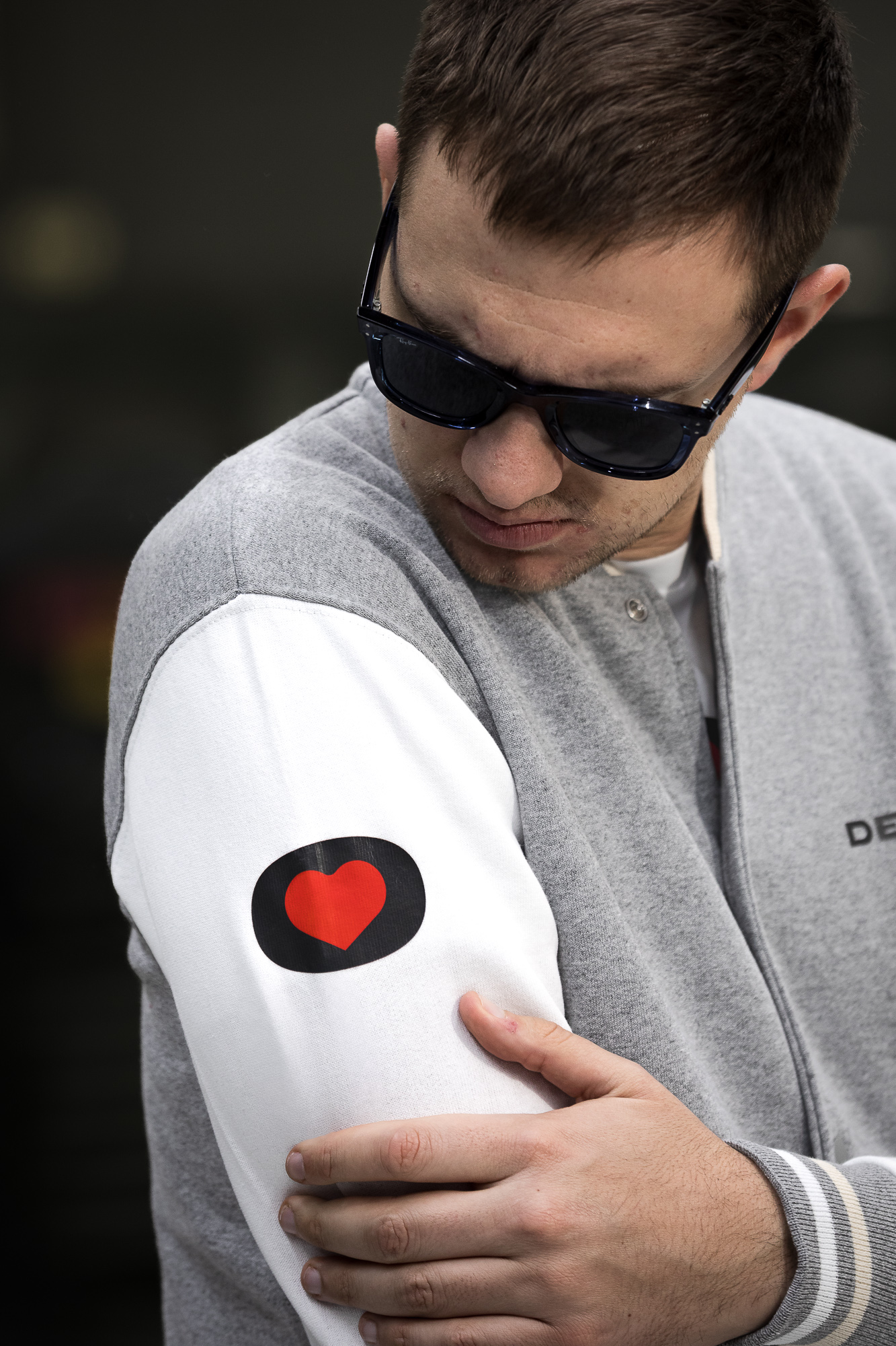 de-rosa-2026-varsity-jacket-veste-teddy-grise-manches-blanches image 3