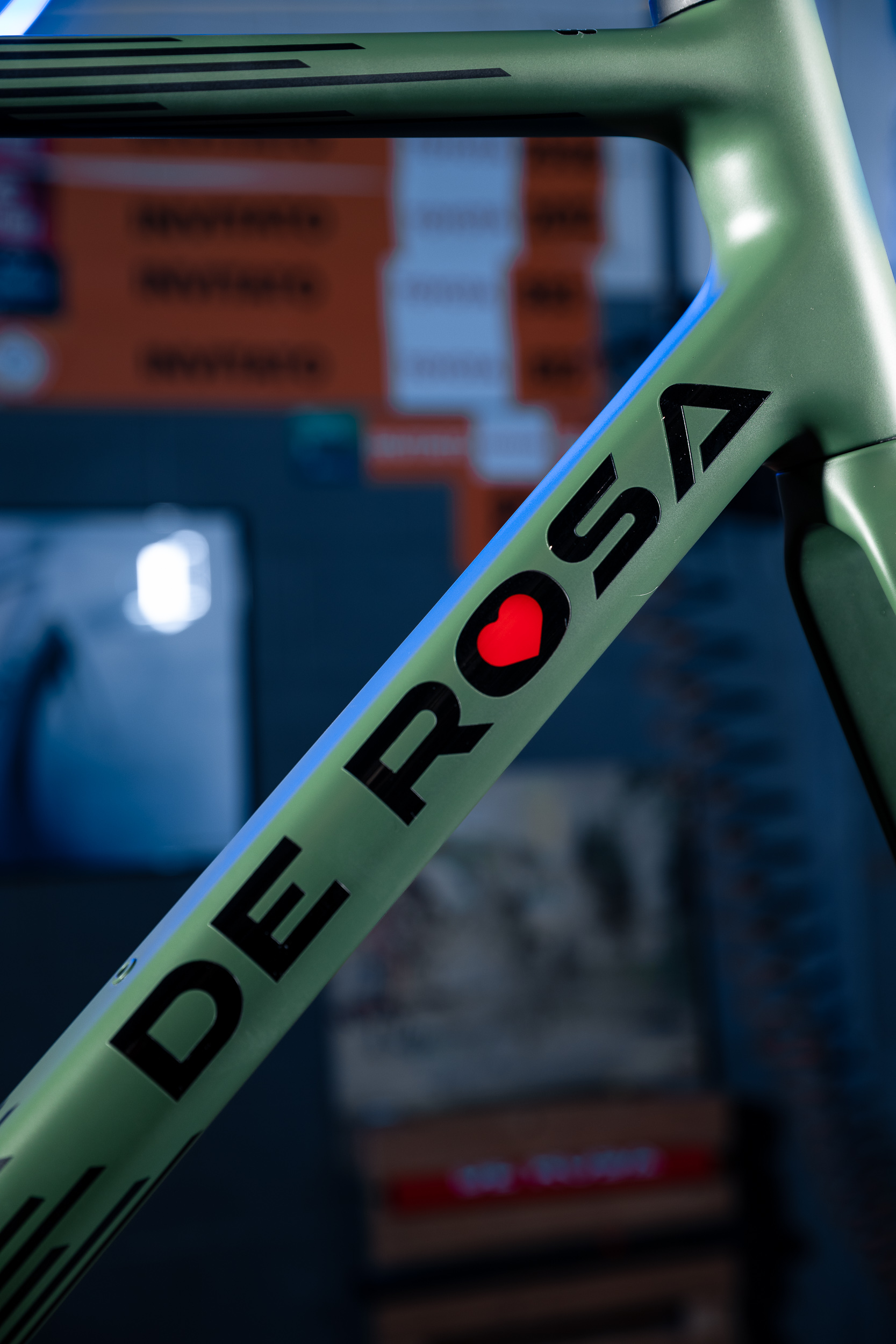 de-rosa-838-stranger-olive-green-v-lo-course-cadre-unique image 4