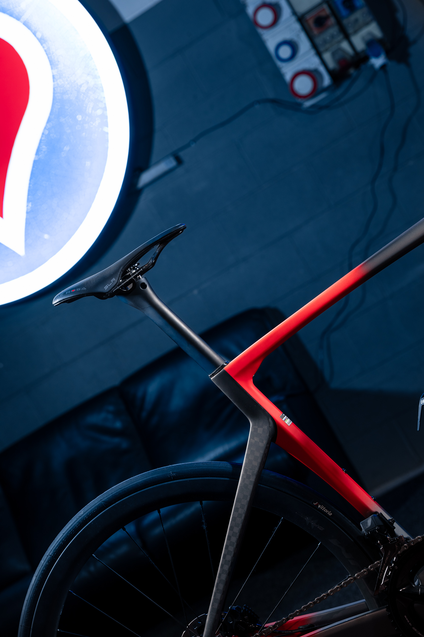 de-rosa-70-stone-red-v-lo-route-pi-ce-shooting-collector image 8