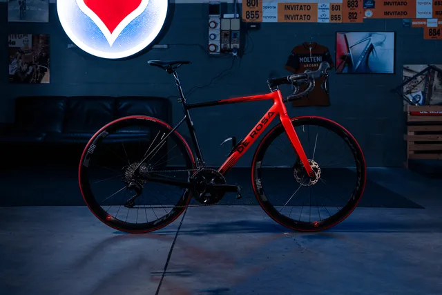 de-rosa-838-stranger-red-v-lo-course-dition-shop-2024 image 1