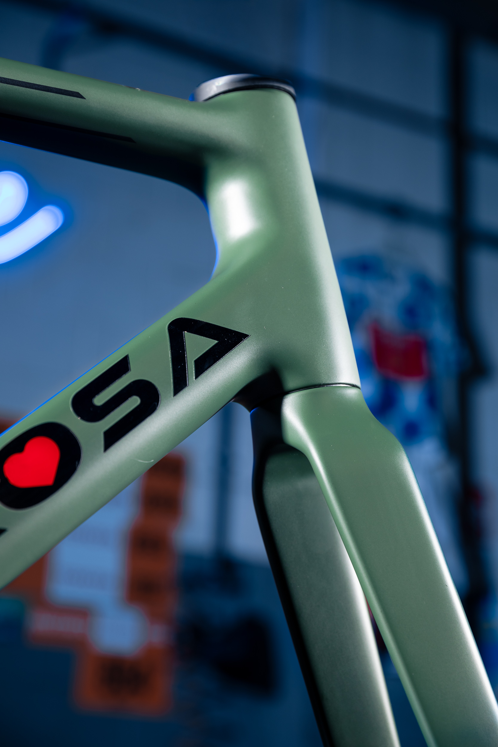 de-rosa-838-stranger-olive-green-v-lo-course-cadre-unique image 8