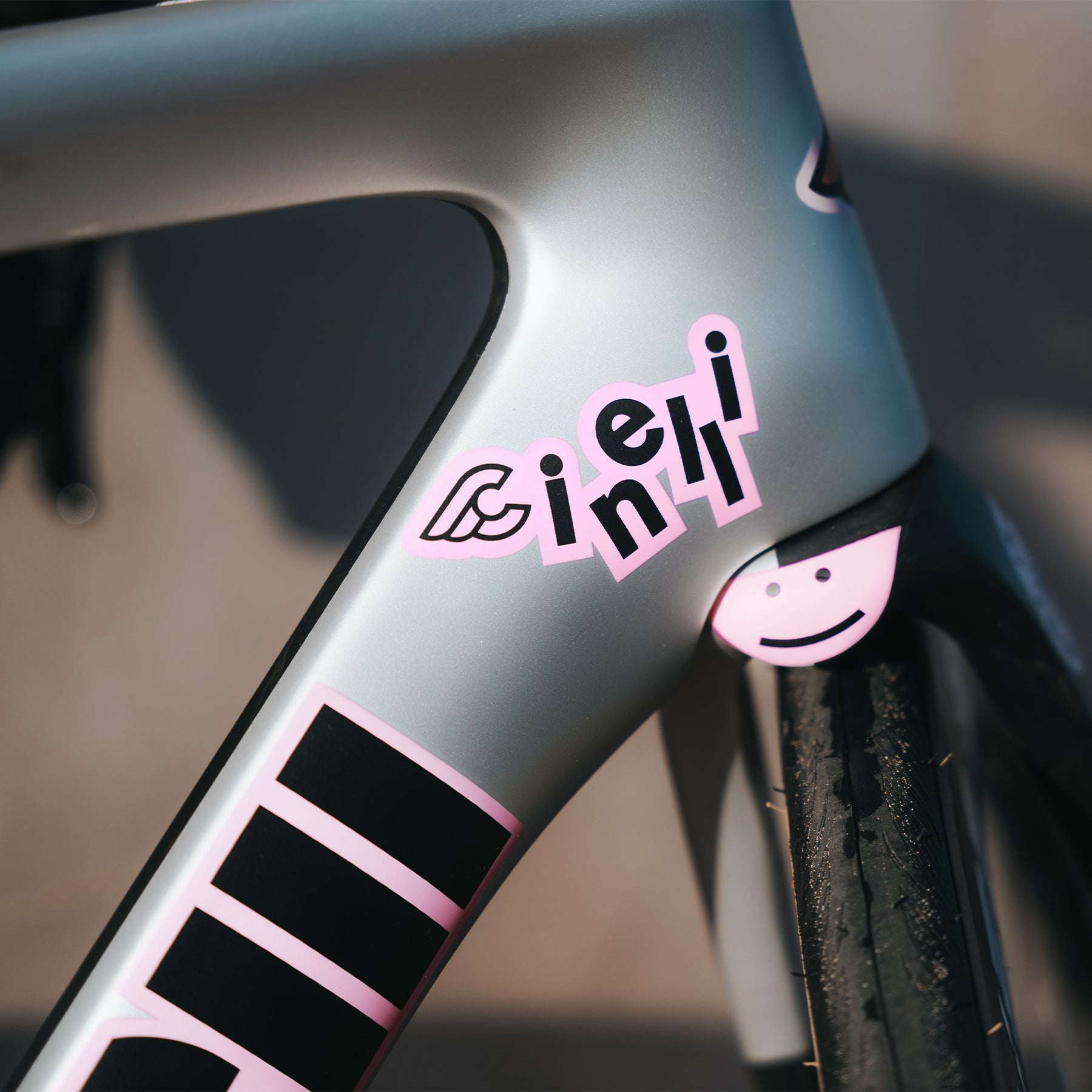 cinelli-pressure-2-v-lo-route-carbone-ultegra-di2-disc image 5