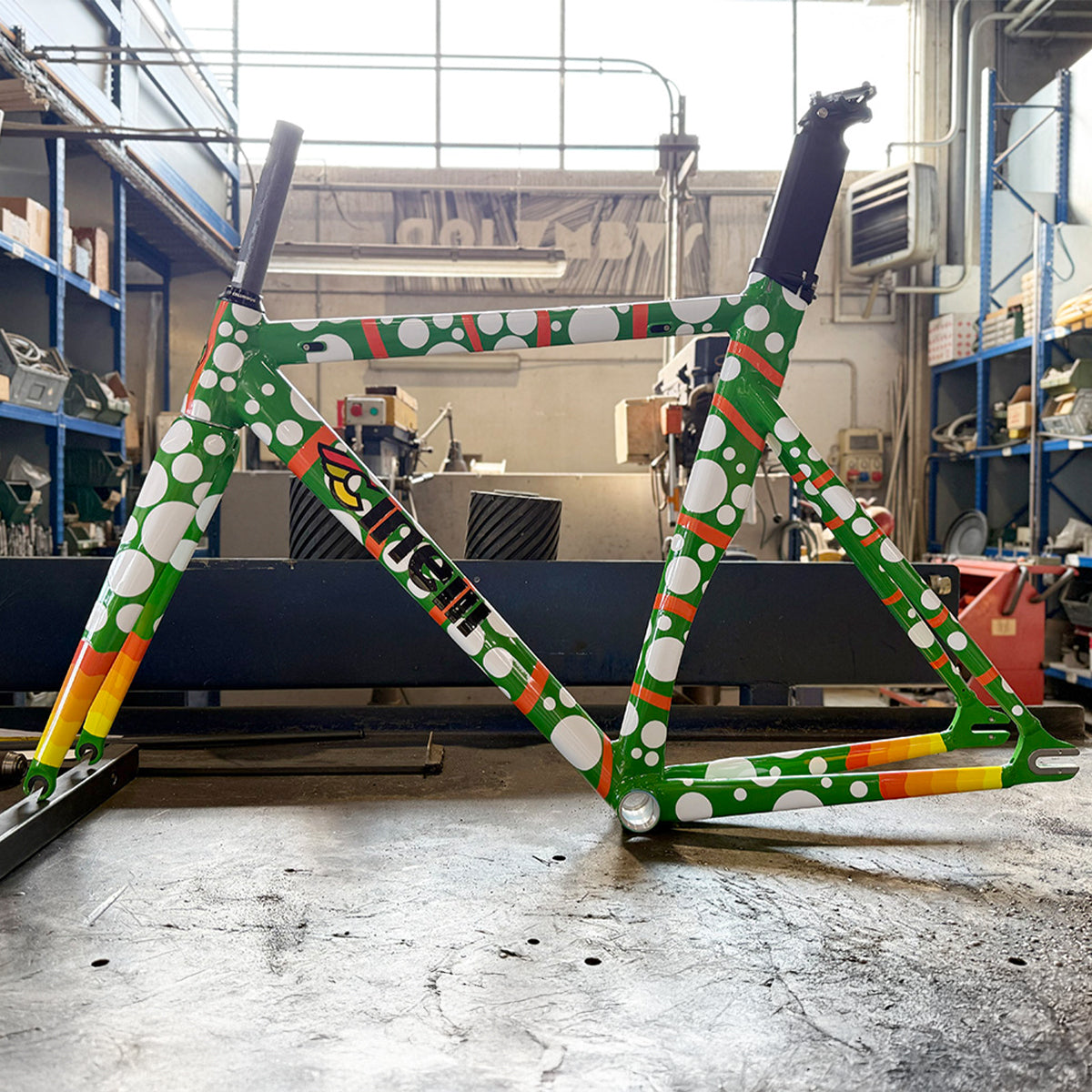 cinelli-vigorelli-kit-cadre-piste-art-program-yinka-ilori image 2