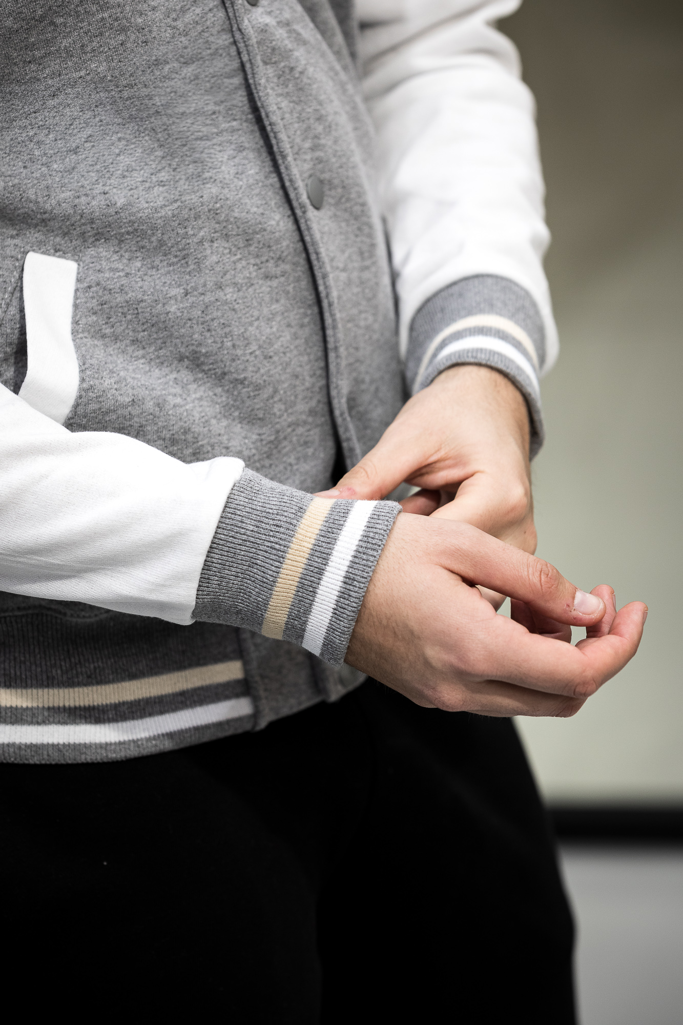 de-rosa-2026-varsity-jacket-veste-teddy-grise-manches-blanches image 4