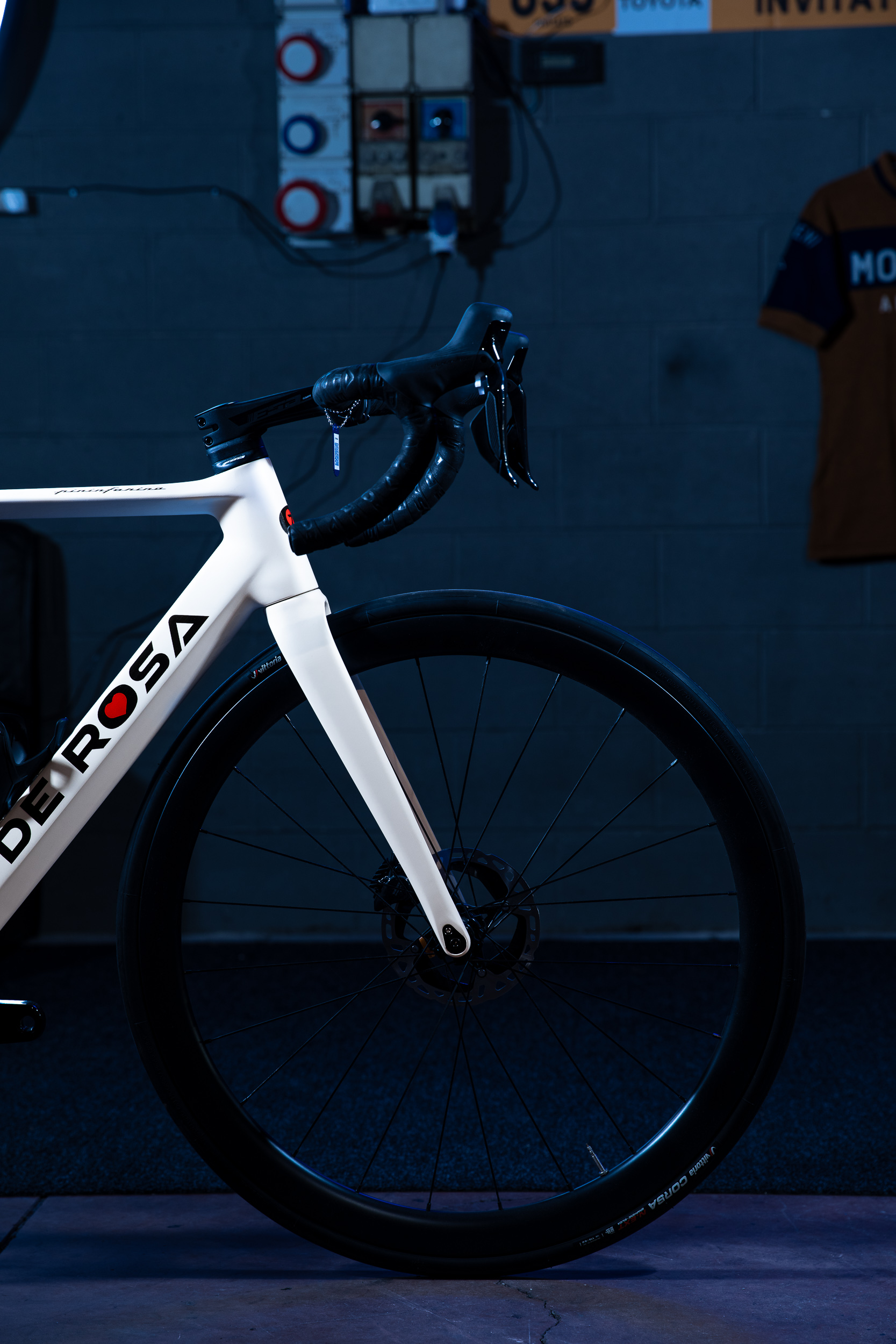 de-rosa-sk-pininfarina-white-v-lo-route-a-rodynamique image 3