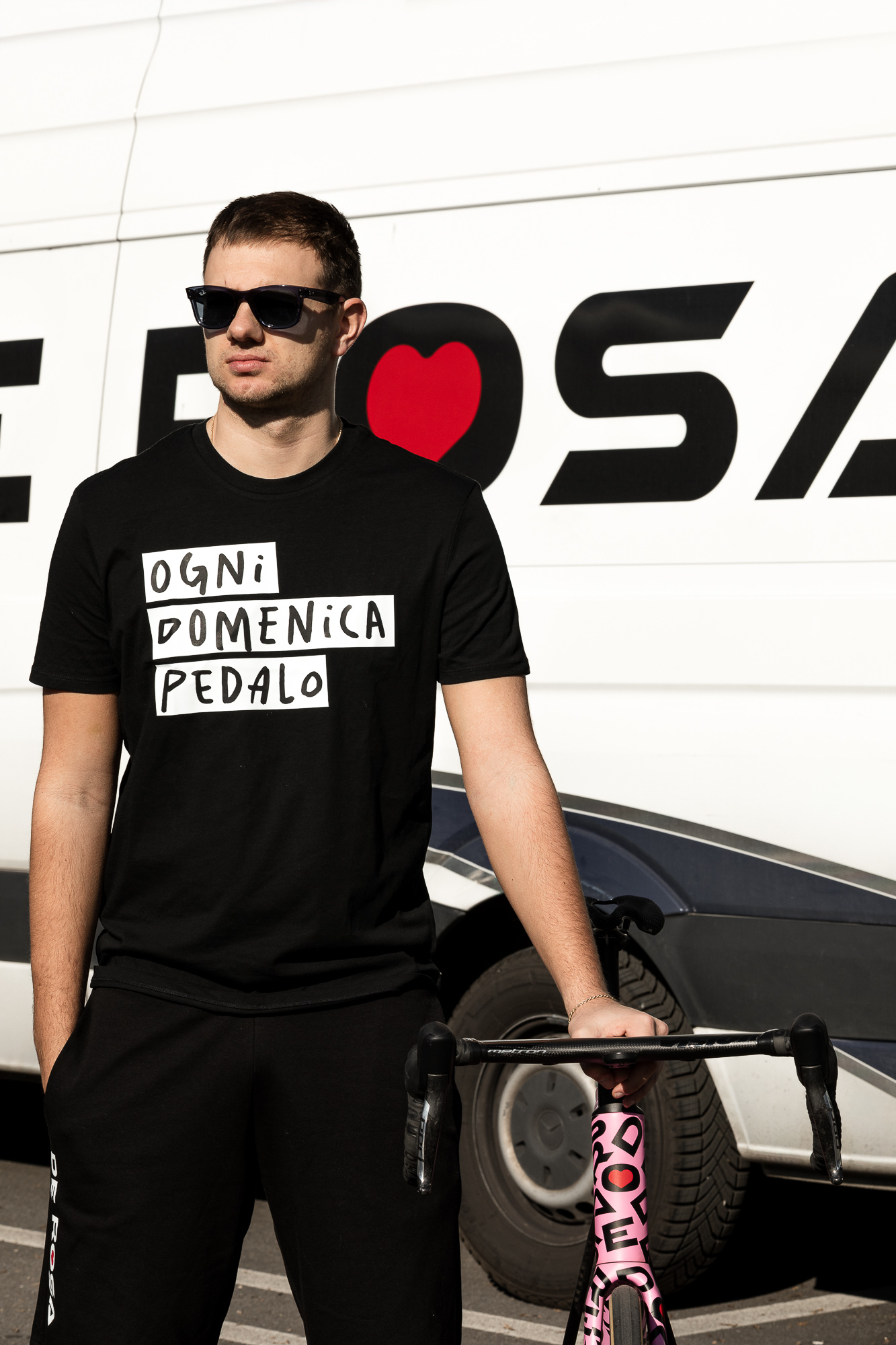de-rosa-2026-ogni-domenica-pedalo-t-shirt-t-shirt-noir-cyclisme image 3