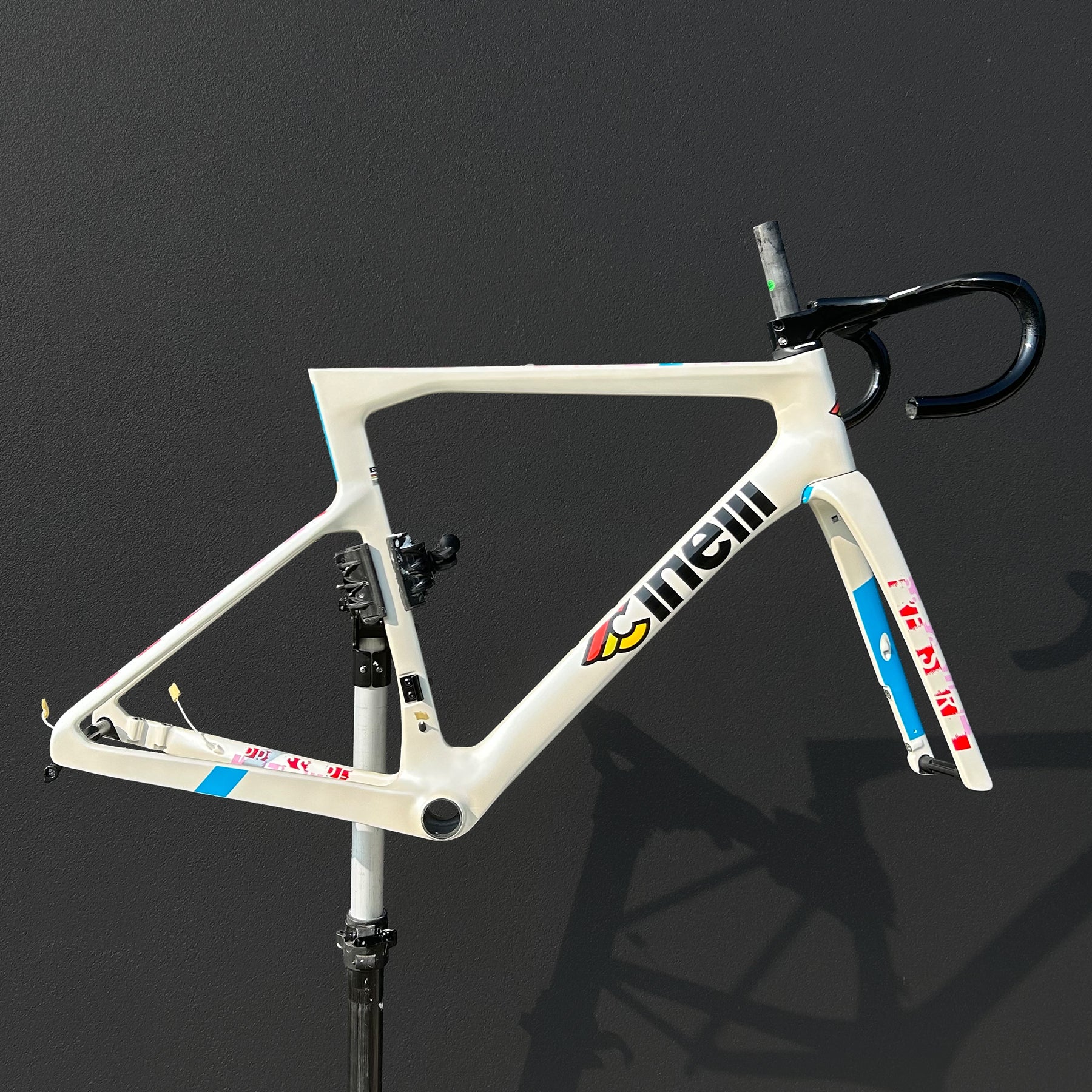 cinelli-pressure-ii-doodle-pink-kit-cadre-tige-cintre-52m image 1