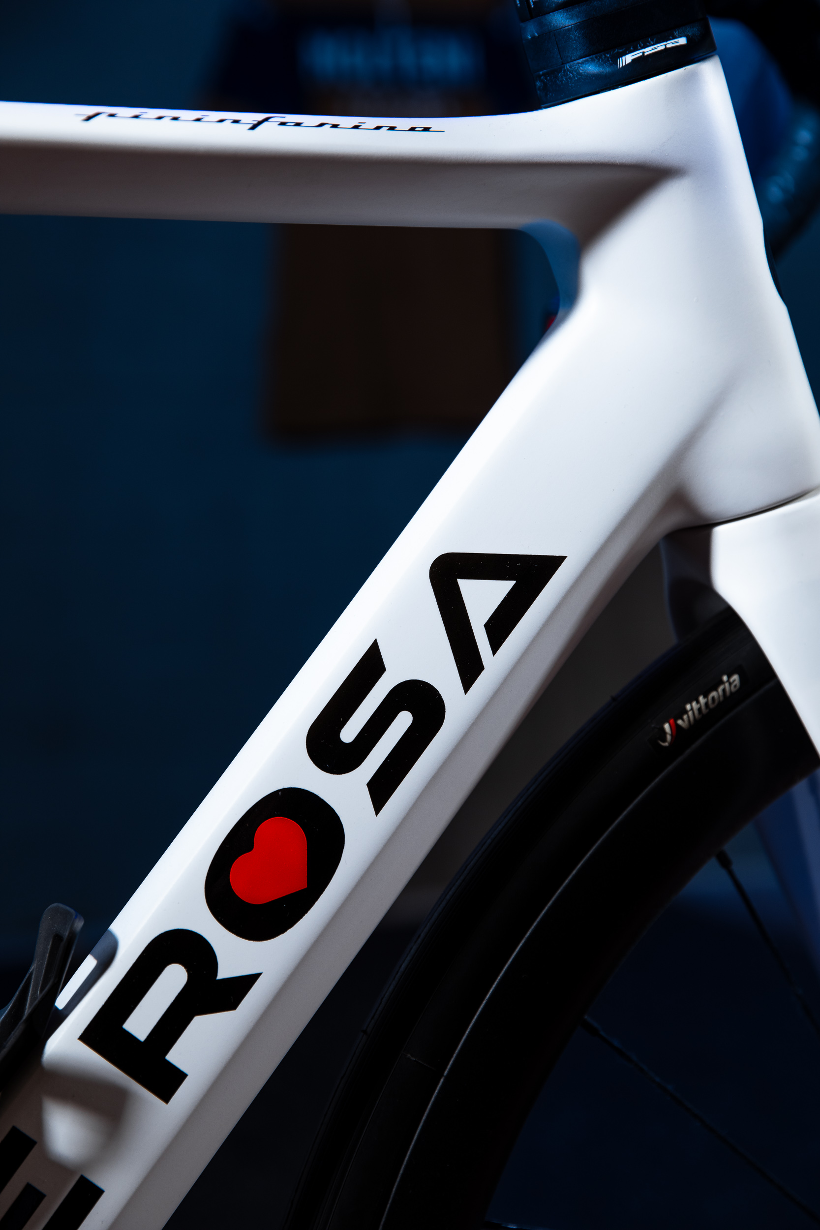 de-rosa-sk-pininfarina-white-v-lo-route-a-rodynamique image 2
