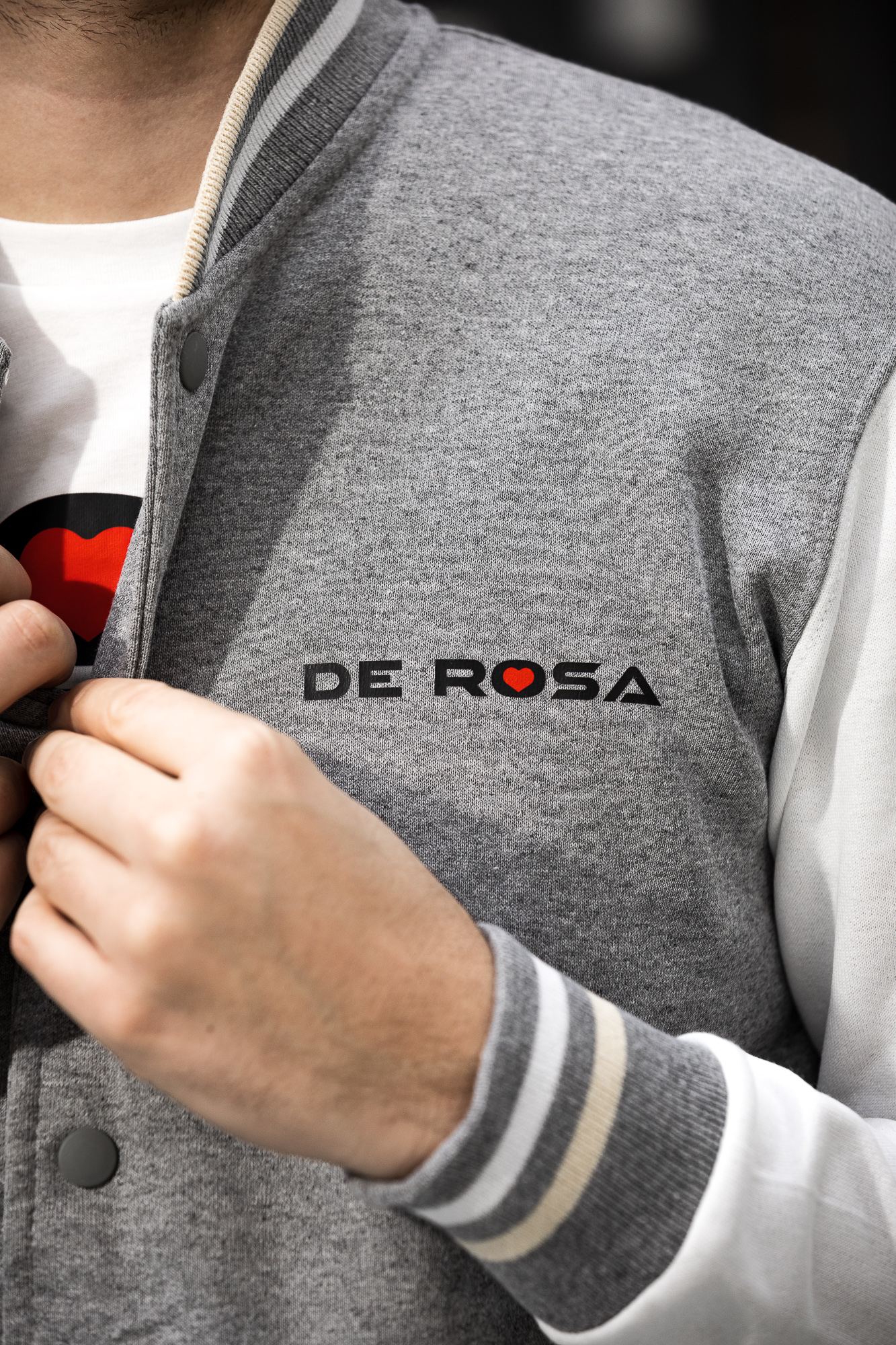 de-rosa-2026-varsity-jacket-veste-teddy-grise-manches-blanches image 5