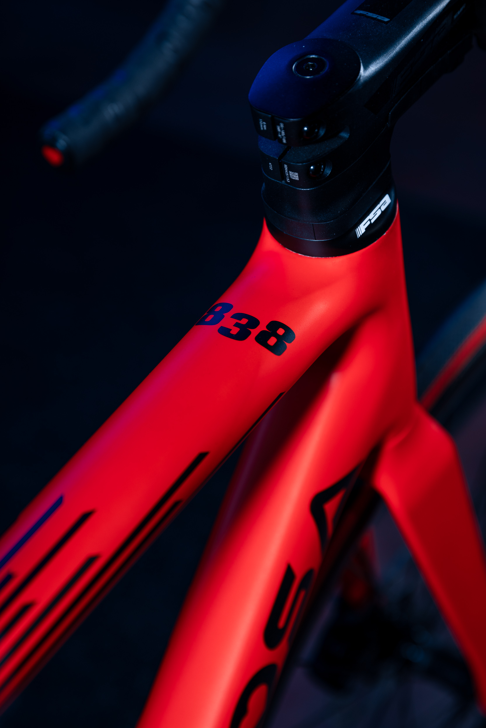 de-rosa-838-stranger-red-v-lo-course-dition-shop-2024 image 4